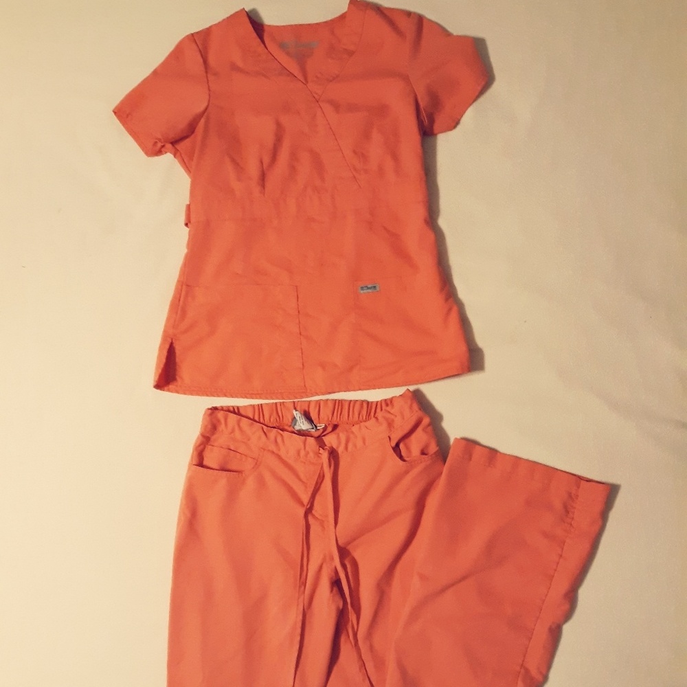 SOLD Grey's anatomy scrub set sz small